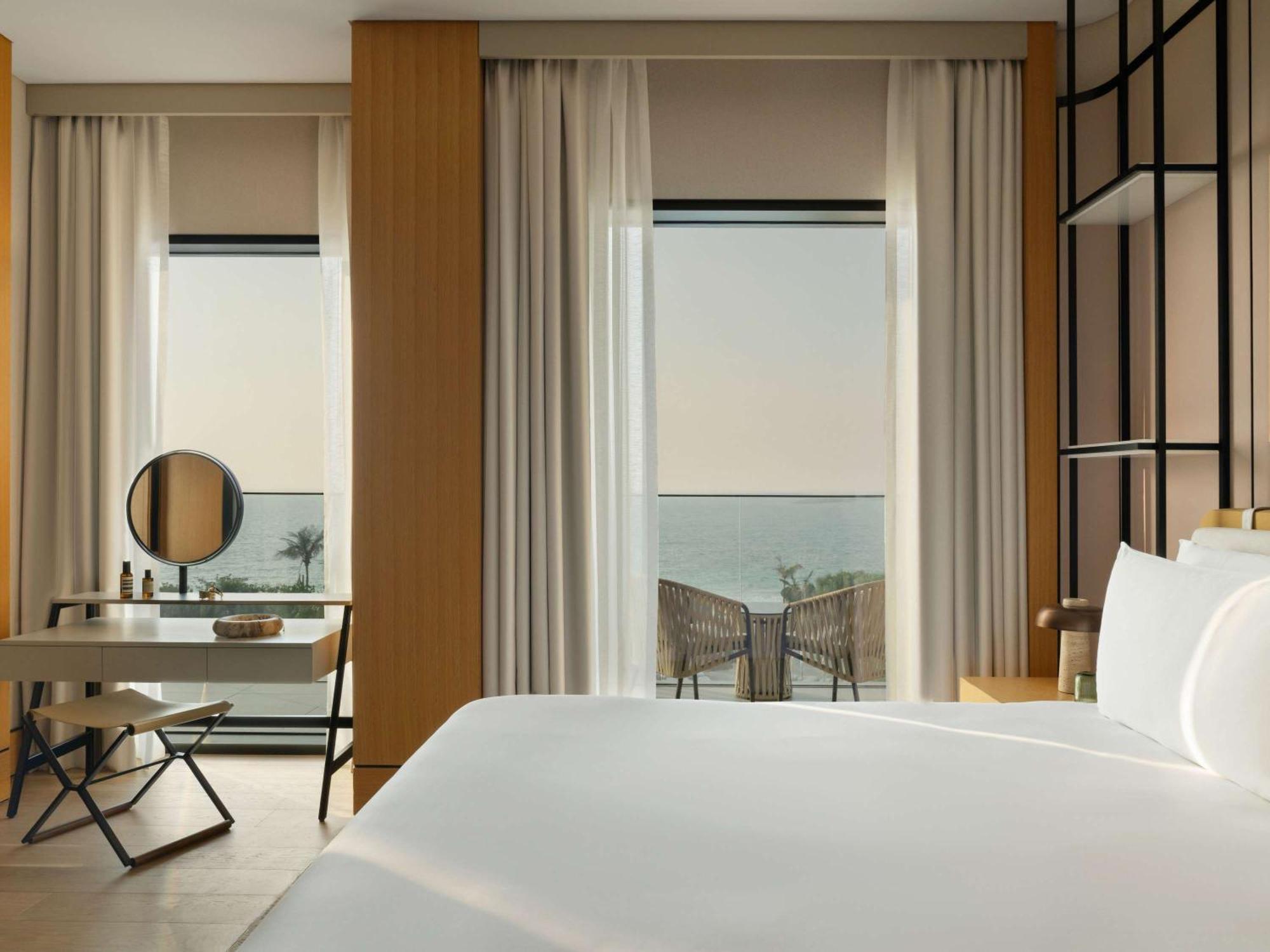Delano Dubai At Bluewaters Hotel Exterior photo A bedroom at the hotel